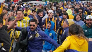 El Mario Alberto Kempes se viste de auriazul con los hinchas de Central