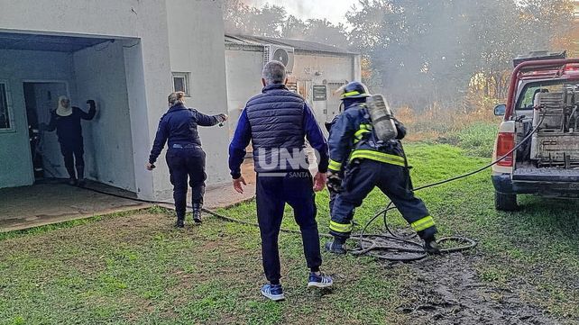 Incendio en la granja La Esmeralda: 12 animales murieron e investigan las causas del foco ígneo Incendio en la granja La Esmeralda: 12 animales murieron e investigan las causas del foco ígneo