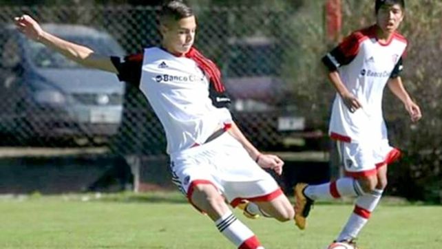 Buena pegada. El pibe Enzo Barrenechea seguirá su carrera en el fútbol suizo.