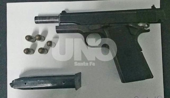 9 milímetros marca FM: el arma secuestrada.&nbsp;