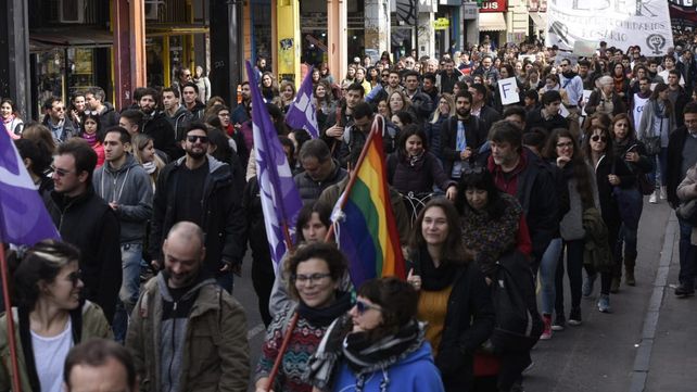Una multitudinaria marcha cerró filas en defensa de la universidad pública