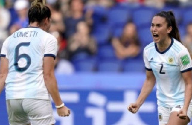 Escándalo en la selección femenina: jugadoras piden la renuncia del DT