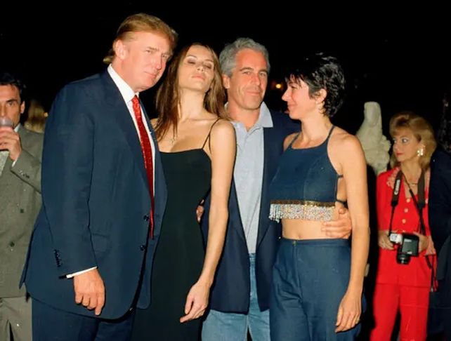 Donald Trump, Melania Trump, Ghislaine Maxwell y Jeffrey Epstein.