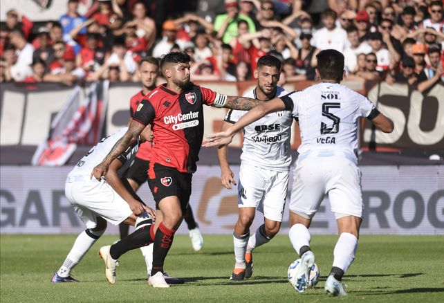Banega deberá conducir a Newells para buscar el primer triunfo en el Parque en el torneo ante el Ferroviario.