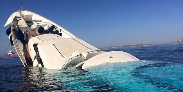Se hundió un yate lleno de prostitutas, por exceso de pasajeros, en una despedida de solteros