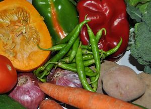 El tomate y los pimientos, en precio, compiten con el asado