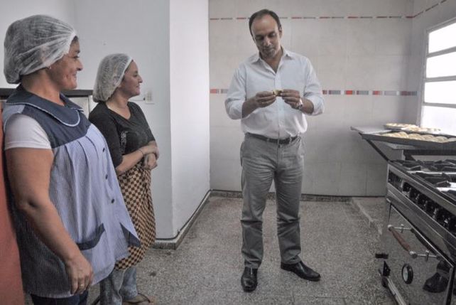 En Villa Hipódromo, mientras los chicos van al Jardín Municipal, sus madres aprenden un oficio en el Solar