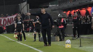 Jorge Almirón le dio mucho valor a los tres puntos logrados en cancha de Barracas Central.