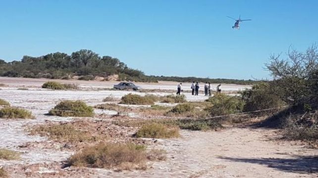 las salinas grandes. El Renault 9 gris del matrimonio se empantanó de noche en un guadal. Un trágico final.&nbsp;
