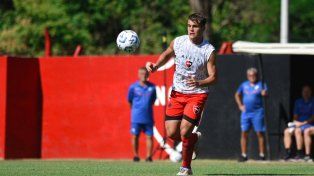 La joya. Mateo Silvetti sigue entrenando con el plantel de Newells mientras se define su futuro.