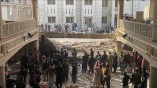 Al menos 61 personas murieron y otras 150 resultaron heridas en una explosión en el interior de una mezquita dentro del cuartel general de la Policía en la ciudad de Peshawar.