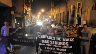 Taxistas autoconvocados se manifiestan pidiendo seguridad