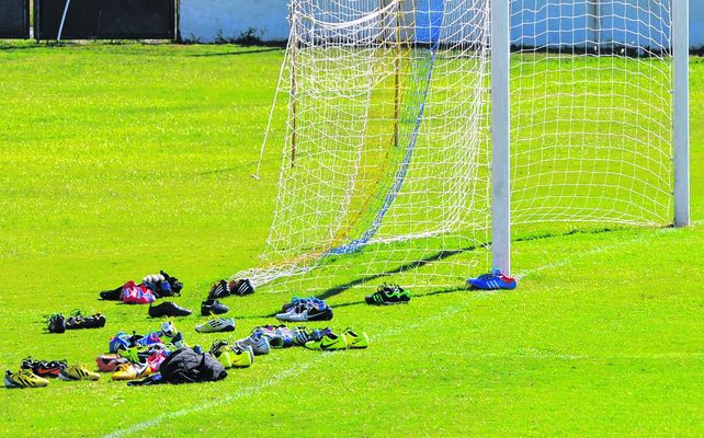 Vuelve el fútbol profesional tras casi un mes de huelga salarial