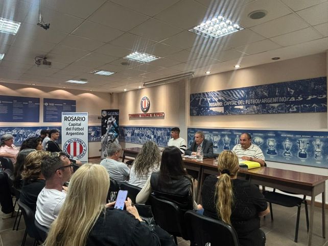 Rosarina. Mario Giammaría junto a los delegados. La casa madre puso en marcha el&nbsp; Programa de Fortalecimiento de clubes.