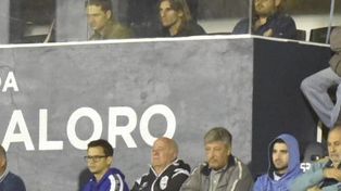 Beccacece se dio una vuelta por el bosque para ver a Newells