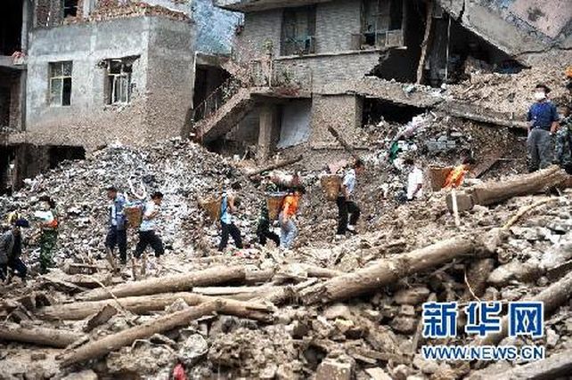 Los equipos de rescate siguen trabajando para salvar a los habitantes atrapados. (Foto de archivo)