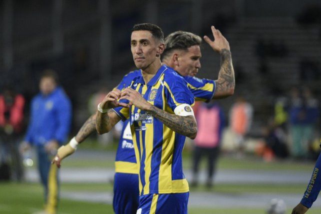 Ángel Di María celebra frente a la cámara el segundo tanto personal para el empate de Central ante Talleres.