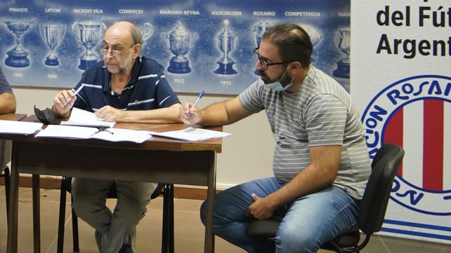 Juan Carlos Gazzo.  Es el responsable de la organización en el fútbol infantil que lleva 30 años de disputa. Lo acompaña en la programación Juan Andreoli.   