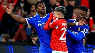 Prestianni y Vinícius Junior, una imagen que recorrió el mundo y generó discusiones en el mundo del fútbol.