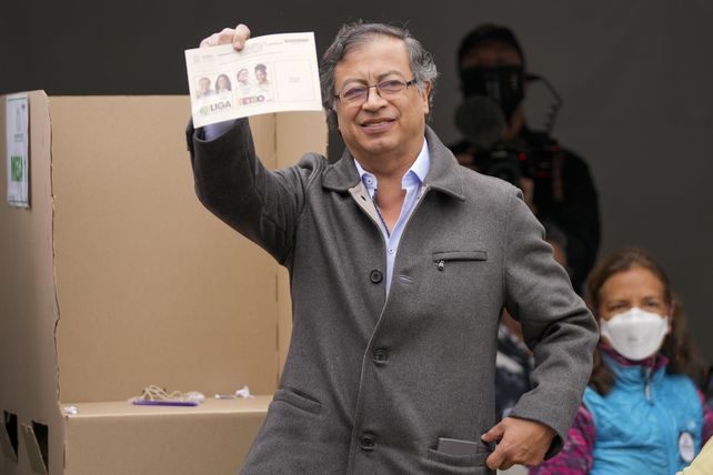 El candidato de la izquierda les el primero de este sector en llegar a al presidencia de Colombia.