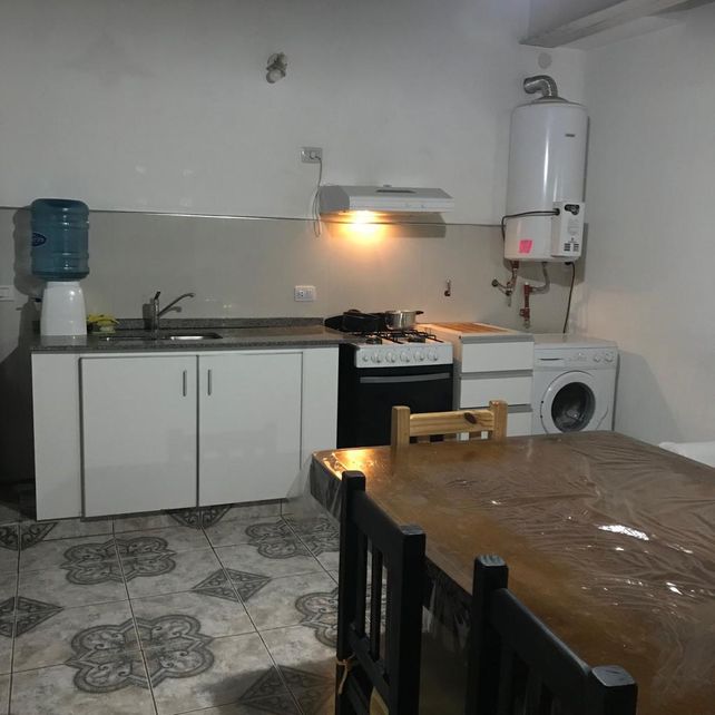 La cocina está equipada con todo lo necesario.
