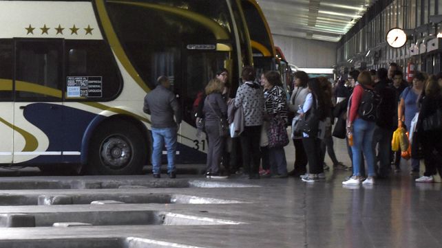 Detienen a un hombre por manosear a una pasajera durante un viaje en colectivo