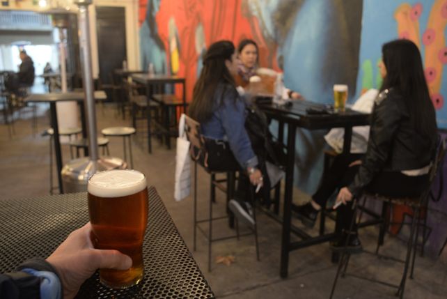 Habilitaron los bares y restaurantes hasta las 23 y la actividad náutica