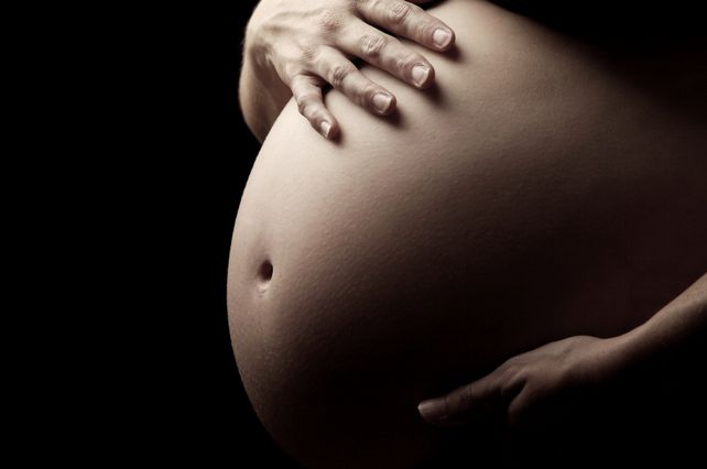Una mujer quiere tener un nieto quedando embarazada con óvulos de su hija muerta