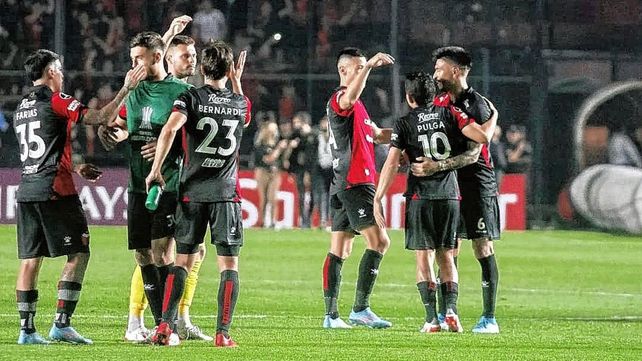 Colón podría modificar el esquema y los nombres de cara al partido ante Independiente.