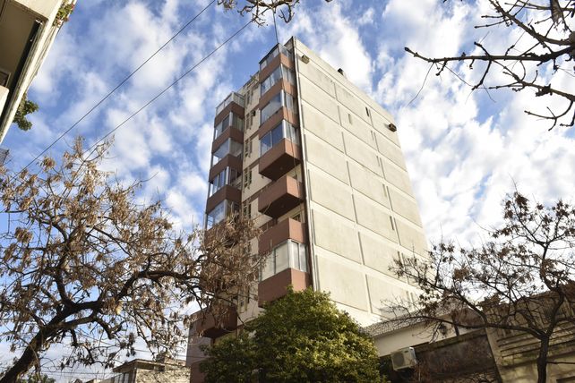 El accidente ocurrió en un edificio de Juan Manuel de Rosas y Montevideo. La chica era oriunda de Villa Cañás