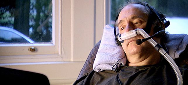La difusi&oacute;n por TV de una muerte  asistida divide a la sociedad inglesa