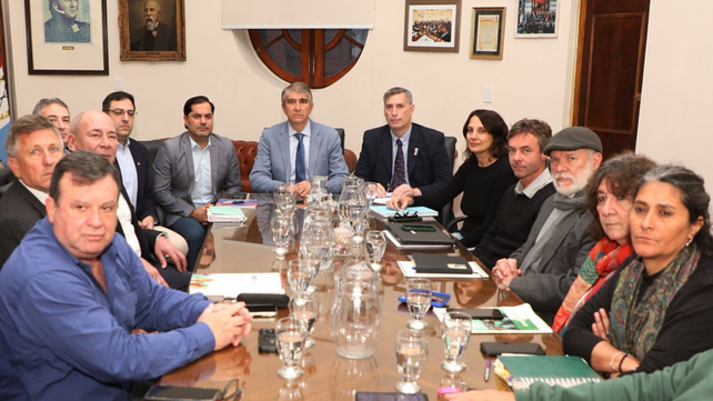 Las negociaciones paritarias entre el gobierno de Santa Fe y los gremios UPCN y ATE