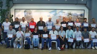 La nueva comisión directiva de Arsenal. Detrás la imagen de Julio Grondona. La nueva comisión directiva de Arsenal. Detrás la imagen de Julio Grondona.