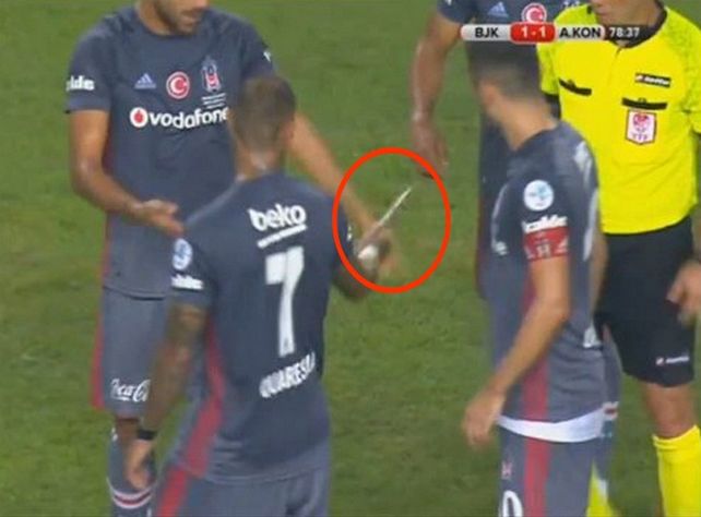 Intentaron agredir con un cuchillo a un jugador en Turquía