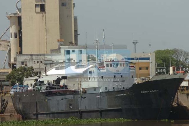 Una barcaza uruguaya trasportará regularmente granos desde el Puerto local