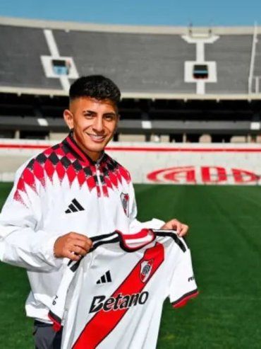 Thiago Almada firmó su contrato en River y se entrena junto a sus nuevos compañeros
