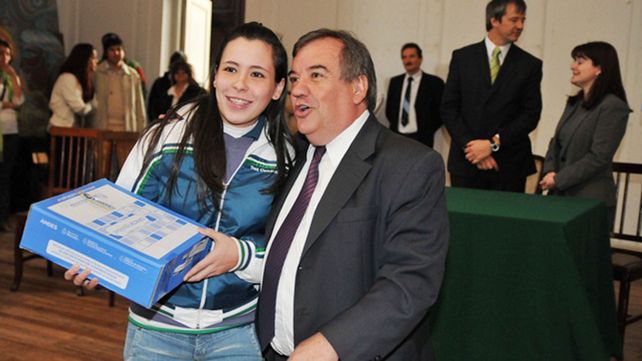 Caviglia. Entrega de netbooks