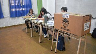 Elecciones de convencionales y PASO en Santa Fe: confirman el pago a autoridades de mesa en mayo