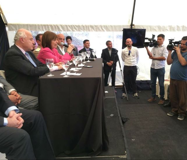 Bullrich junto al gobernador Lifschitz