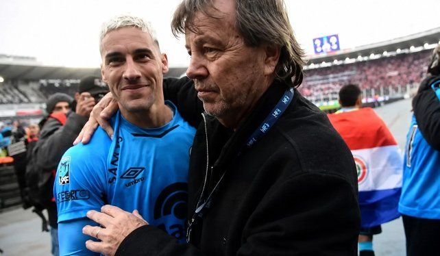 Zielinski festejó el título de Belgrano y también abrazó al entrerriano