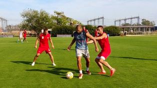 Los suplentes superaron a Cosmos en un amistoso