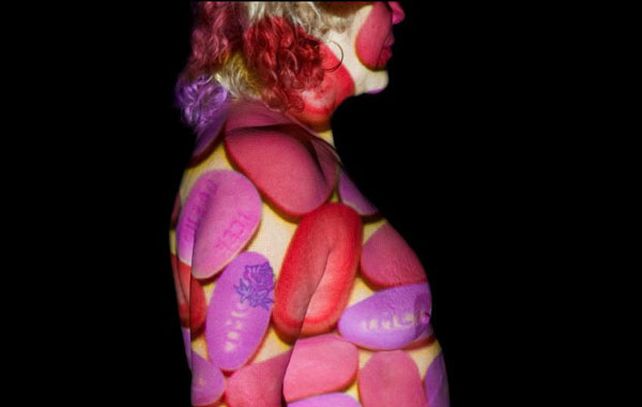 Carmen y su tratamiento antisida. Tengo que aprender a vivir con el cuerpo que las pastillas me dejan
