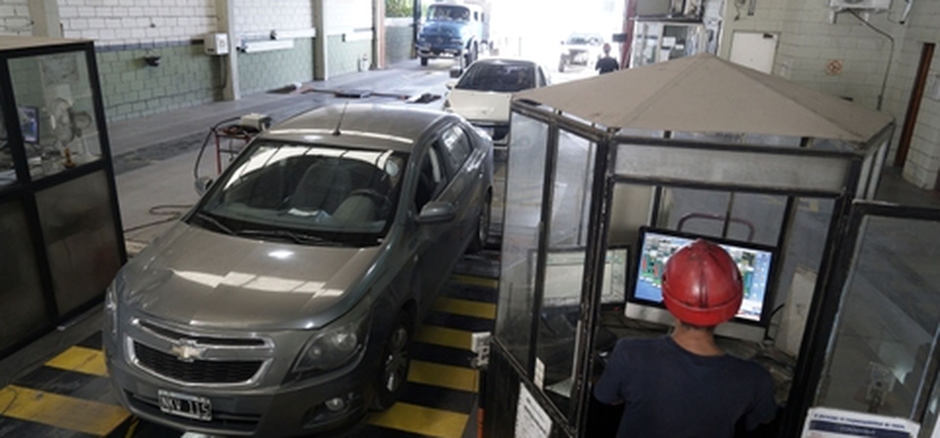 Piden que baje el costo de la Revisión Técnica Obligatoria a los autos