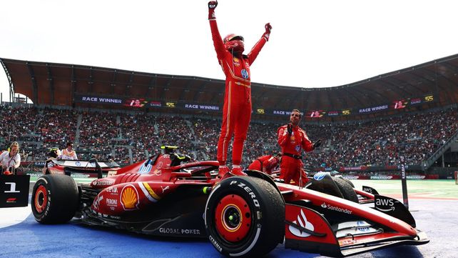 Carlos Sainz celebra la victoria en el GP de México. Otra gran actuación de Franco Colapinto.