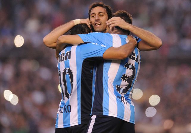 Racing festejó en el último partido de Diego Milito