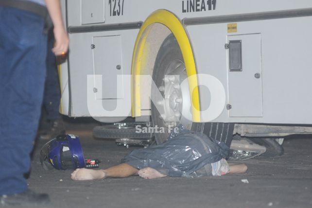 Fatal accidente entre un colectivo y una moto se cobró la vida de un joven