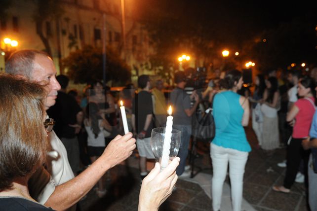 La plaza de Mayo se iluminó por Serena y por la paz