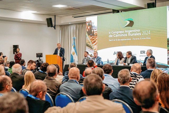 Frigerio participó en la apertura del Congreso Argentino de Caminos Rurales.