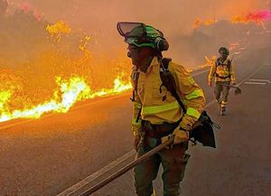 Un devastador incendio forestal en el sur de España dejó al menos 12 muertos y 23 personas desaparecidas