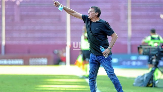El entrenador de Colón Julio César Falcioni pondría en cancha el mismo equipo por tercer partido consecutivo.